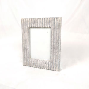 Cadre photo en bois avec incrustation en laiton, décoration de table en corne naturelle tendance, décoration murale de haute qualité, cadre photo en résine en vente - Product Image 1