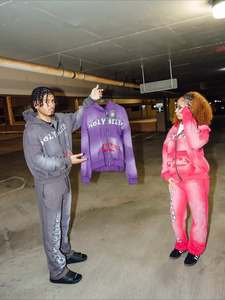 Conjunto Deportivo Vintage con Lavado Ácido y Apliques de Letras para Hombre, Ropa Urbana, Sudadera con Capucha y Pantalones Deportivos con Parches Desgastados y Pedrería - Product Image 5