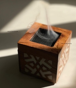 Quemador de Incienso Bakhoor Árabe Tradicional Hecho a Mano, Quemador de Madera Madkhan para Uso Aromático, Material de Madera Ecológico y Duradero - Product Image 1