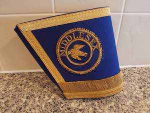 Insignias de chaqueta bordadas con logotipo personalizado de alta calidad Diseño 3D hecho a mano con material de hierro con cresta de alambre dorado con característica magnética - Product Image 3