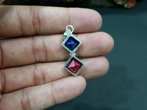 Pendentif en argent sterling de haute qualité avec lapis-lazuli et rubis naturels, bijoux de mode en argent 925 pour femmes, fabricant de bijoux - Product Image 2