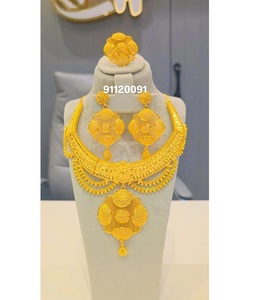 Elegante juego de collar hecho a mano de 4 piezas chapado en oro para mujer con diamante perfecto para bodas y ocasiones festivas India - Product Image 3