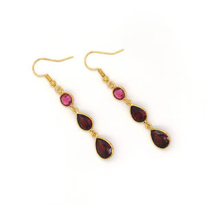 Pendientes Colgantes Bohemios Hechos a Mano con Flores y Múltiples Piedras Preciosas |   Granate Hessonita Rosa Fucsia |   Latón Chapado en Oro de 18K Sin Níquel - Product Image 1