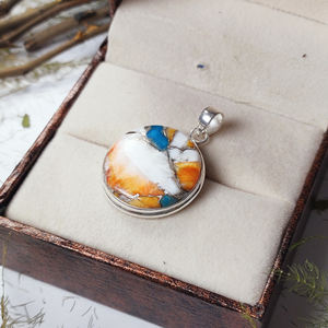 Charm pendentif en pierre précieuse cabochon rond huître épineuse-Pyramide et précieuse Intl' - Product Image 5