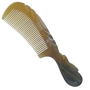 Peine de cuerno hecho a mano con dientes anchos y tacto natural para un fácil desenredado y control de la rotura del cabello a un precio de bolsillo. - Product Image 5