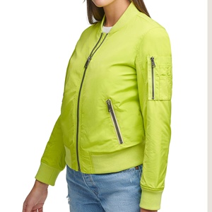 Chaqueta de béisbol de bombardero de satén con bordado de logotipo personalizado para mujer al por mayor, cortavientos de invierno, capucha impermeable, ropa de diseño de primavera - Product Image 5