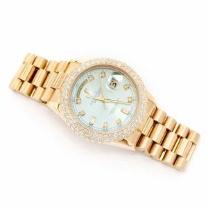PJ Montre à quartz pour hommes d'affaires en moissanite, or jaune, cadran bleu, date, lunette en diamant baguette, logo personnalisé, vente en gros de marque privée - Product Image 2