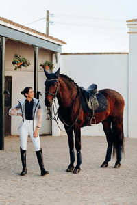 Tapis de Selle de Dressage Laurel Bleu Marine Foncé Style Jumping avec Rembourrage en Coton et Doublure en Tissu - Product Image 4