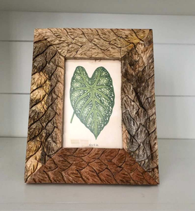 Marco de Fotos de Madera de Mango Tallada a Mano, Ecológico, con Detalles de Hojas Grabadas |   Artesanía Vertical Independiente Saniya - Product Image 2