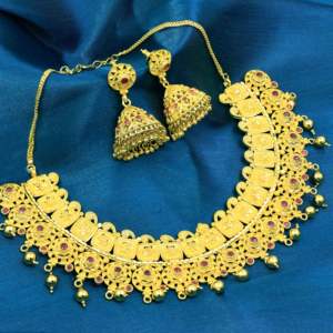 Ensemble collier et boucles d'oreilles de mariage en laiton plaqué or 14K 18K 24K de fabrication indienne, design floral court, vente en gros - Product Image 1