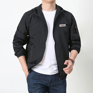 เสื้อแจ็คเก็ตมีฮู้ดสำหรับผู้ชายสำหรับฤดูหนาวกลางแจ้ง ป้องกันแสงแดด พิมพ์ลายตัวอักษร มีซิปกระเป๋าด้านหน้า ฮู้ดปรับได้ น้ำหนักเบา ระบายอากาศได้ดี - Product Image 6