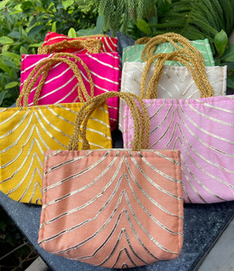 Elegante Colección de Bolsos de Mano de Seda Festiva, Juego de 5 Bolsos de Fiesta Vibrantes con Asas Trenzadas Bordadas en Dorado, Estilo Casual - Product Image 1