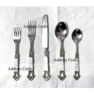 Couverts dernier modèle avec manche en nacre Vaisselle Couteaux en acier et Cuillère Fourchette Vadrouille Ensemble de couverts Décoration de mariage - Product Image 3