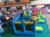 Structure gonflable combinée Sea Life Cartoon avec toboggan, parcours d'obstacles, espace cachette et jeux de divertissement