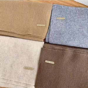 Bufandas largas tejidas al por mayor OEM proveedor personalizado invierno cálido 100% acrílico directo de fábrica accesorios de moda clima frío - Product Image 1