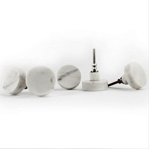 Boutons en marbre blanc Forme triangulaire Boutons en marbre les plus vendus avec taille de forme de couleur personnalisée Fabriqué en Inde Article - Product Image 2