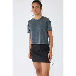 Camiseta Corta con Bordado de Piedras - Product Image 2