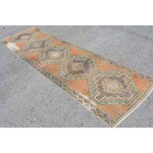 Alfombra Turca, Alfombra Vintage de 3.3x11.1 pies, Alfombra de Lana Naranja - Product Image 2