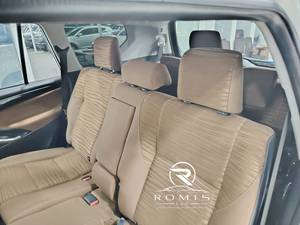 Toyota Innova Crysta Bianca 2019 Usata, SUV Automatico con Guida a Sinistra, 7 Posti, Veicolo Familiare - Product Image 5