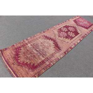 Alfombra Vintage Herki de 2.9x10.2 pies, Alfombra Turca de Lana con Diseño Floral Rojo y Rosa - Product Image 2