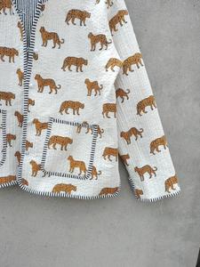 แจ็กเก็ตผ้าฝ้ายบุสองชั้นสไตล์โบฮีเมียนทำด้วยมือสำหรับผู้หญิงเสื้อนอกลำลองฤดูหนาวพิมพ์ลายสีขาวมีกระดุมทอของขวัญวันหยุด - Product Image 5