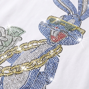 Camiseta Blanca para Hombre con Diseño de Personaje de Bugs Bunny con Pedrería, Manga Corta, Cuello Redondo, Estilo Urbano, Corte Cuadrado - Product Image 5