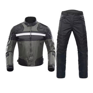 Traje de moto de cuero Premium con acolchado protector y diseño duradero para una conducción segura Traje de moto de cuero elegante - Product Image 4