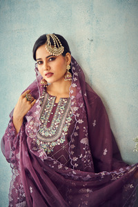 Colección Dhwaja Export de Kurti, Pantalón y Dupatta de Seda Viscosa de Secado Rápido para Mujer, Estilo Étnico de India y Pakistán, Disponible en Stock - Product Image 6