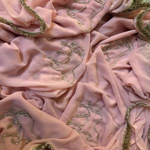 Sari de Georgette Suave para Fiesta VASTRA COTTAGE con Diseño de Corte Dana Hecho a Mano, Estilo Sabyasachi, Encaje con Volantes y Blusa - Product Image 3