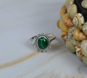 Bague fine classique en argent sterling 925 coupe ovale en malachite pour anniversaire de fiançailles ou fête pour de telles occasions - Product Image 3