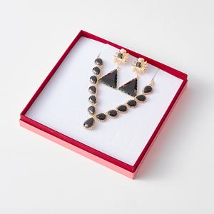 Bán Buôn Biểu Tượng Tùy Chỉnh Cứng Nhắc Các Tông Cứng Bao Bì UV UV Miếng Bọt Biển Dập Nổi Đồ Trang Sức Vòng Cổ Hộp Cơ Sở Nắp Làm Giấy Lá - Product Image 5