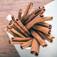 Bâton de cannelle de Ceylan d'excellente qualité, prix d'usine bon marché, rouleau d'écorce de cassia naturel pour ingrédients alimentaires