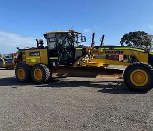 Pour Komatsu 11ton Mini niveleuse à moteur GR135 utilisé Gd511 niveleuse à moteur de pour niveleuse à moteur haute performance Komatsu - Product Image 2