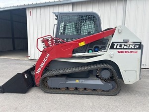 Minicargadora de cadenas Takeuchi TL12R-2 diésel de dos velocidades con control PLC y alto momento de carga - Product Image 4
