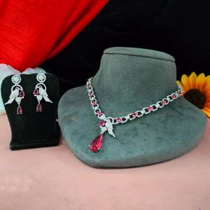 Ensemble de colliers à pendentif mode American Diamond Bird Design Léger pour la peau Sparkling Sophistication Crafted for Comfort - Product Image 3