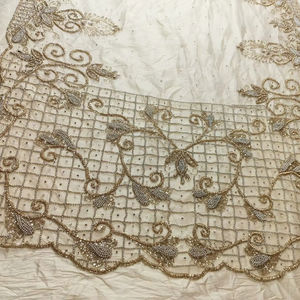 Tissu d'organza de dentelle africaine de luxe le plus vendu en gros avec tissu de tulle brodé de perles pour les mariages - Product Image 1