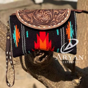 กระเป๋าคลัทช์หนังสำหรับผู้หญิงทำด้วยมือ aztec tooled กระเป๋าเงินหนังสัตว์หนังแท้แบบมีสไตล์ - Product Image 1