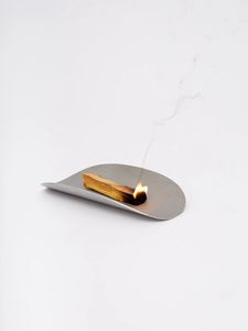 Porta Incienso Escultural de Latón con Forma de Espiral, Moderno Soporte para Incienso en Espiral, Quemador de Mesa Minimalista, Accesorio Decorativo para el Hogar - Product Image 4