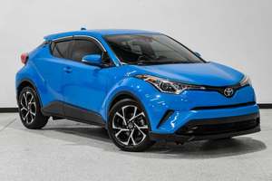 2019 pour Toyota C-H-R LE FWD soigneusement utilisé Turbo moteur lumière intérieur sièges en cuir direction gauche - Product Image 4