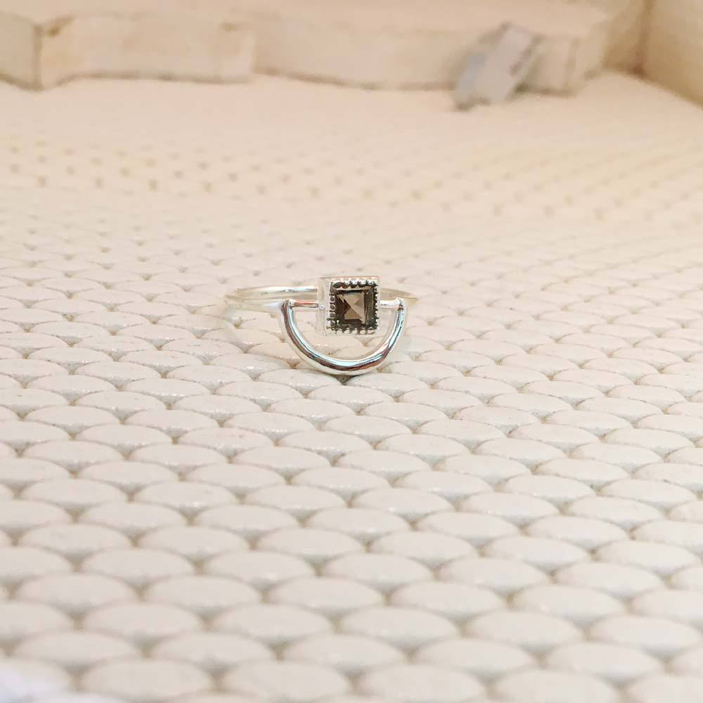 สีน้ำตาล