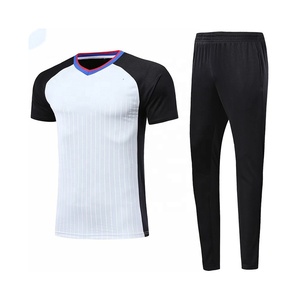 Los mejores uniformes de fútbol unisex personalizados de alta calidad, uniformes de fútbol personalizados para hombres, camisetas y pantalones cortos de fútbol de manga corta - Product Image 2