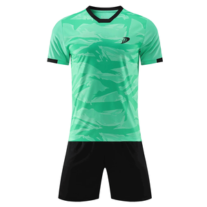 2022 uniforme de football pour hommes en polyester personnalisé 100% maillots et kits de football de l'équipe d'entraînement de nouvelle conception avec nom de club pour les enfants - Product Image 1