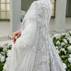 ชุดเลเฮนกาแต่งงานแบบปักลายดอกไม้สไตล์ปากีสถานที่ทันสมัยสวยงามแบบสั่งทำพิเศษ - Product Image 4