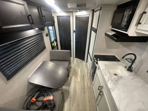 Used 2022 Jayco J-a-y F-l-i-g-h-t S-L-X 7 195RB Ready for Sale - Product Image 4