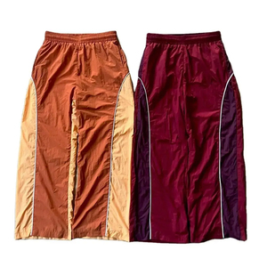 Pantalons de survêtement unisexes à rayures réfléchissantes, style multi-usage, nylon, coupe ample, coupe-vent, pantalon de survêtement, jambe large, cordon de serrage assorti - Product Image 1