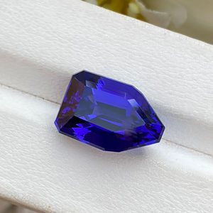 Tanzanite naturelle super étonnante pierre taillée de forme fantaisie avec une excellente couleur Loupe naturelle zoisite 9.87 carats propre - Product Image 1