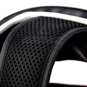 Protection de tête avec finition lisse et intérieur rembourré, design stable et rembourrage confortable - Product Image 6