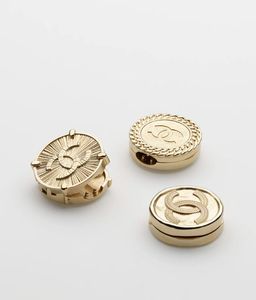 Boîte à pilules en laiton de style vintage unique avec des sculptures artistiques parfaites pour une utilisation comme cadeau ou article de présentation de collection - Product Image 2