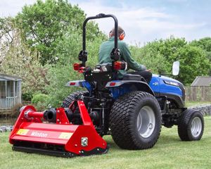 Eficiente tractor cortacésped Solis Mini en venta, con motor diésel, compacto, 4x4, sistema de corte potente, ideal para pequeñas explotaciones agrícolas. - Product Image 4