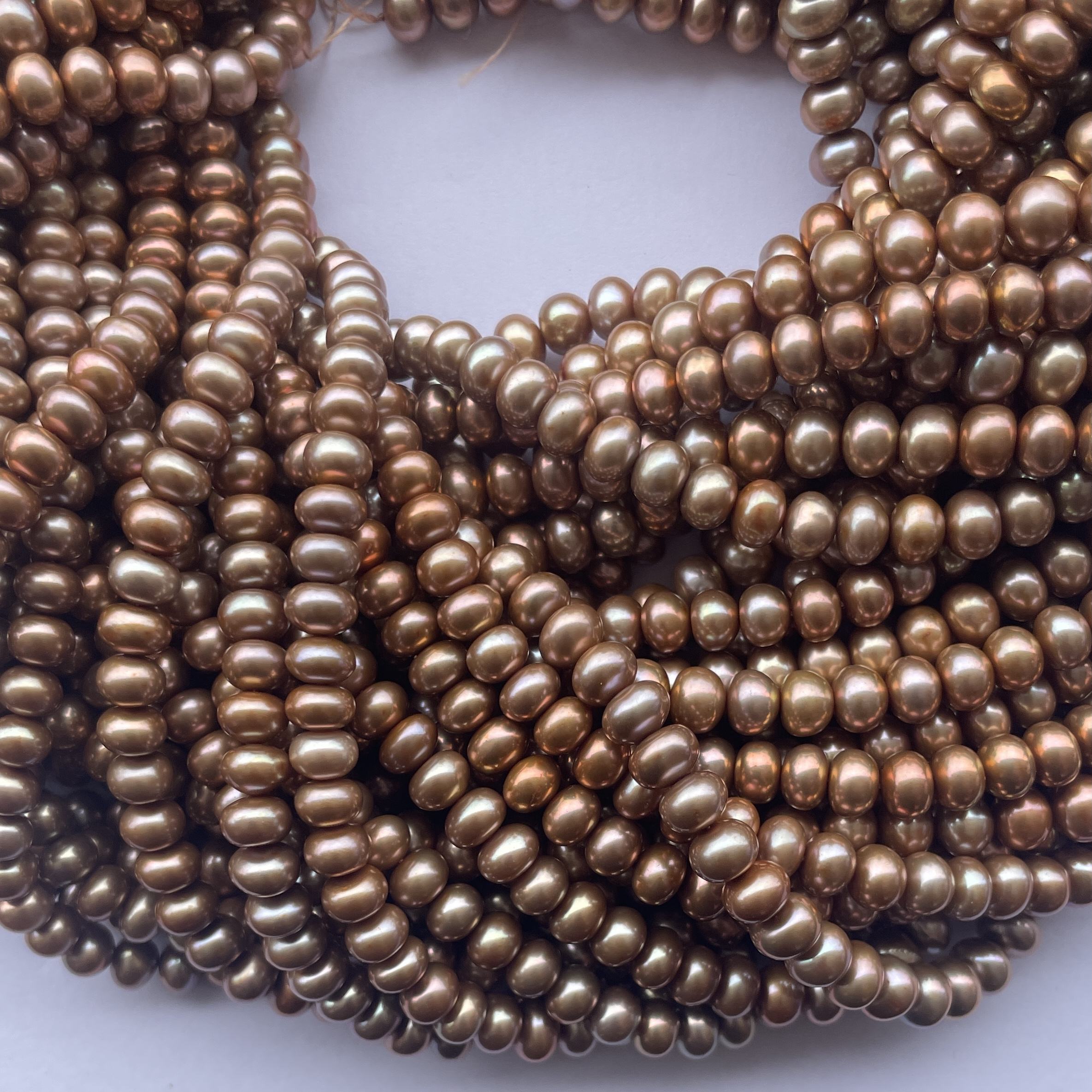 สีน้ำตาลทอง